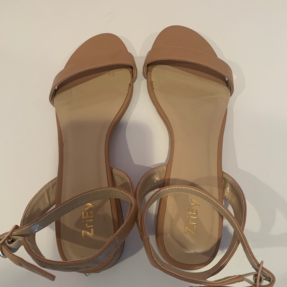 Beige ankle strap flat sandals 8.5 - Picture 3 of 4